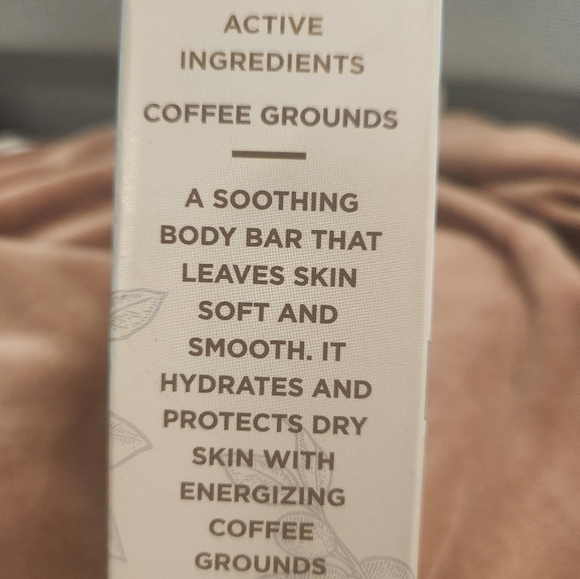 HOMME MODERN MEN'S EXFOLIATING HEMP and TEA TREE BODY BAR - Picture 4 of 6